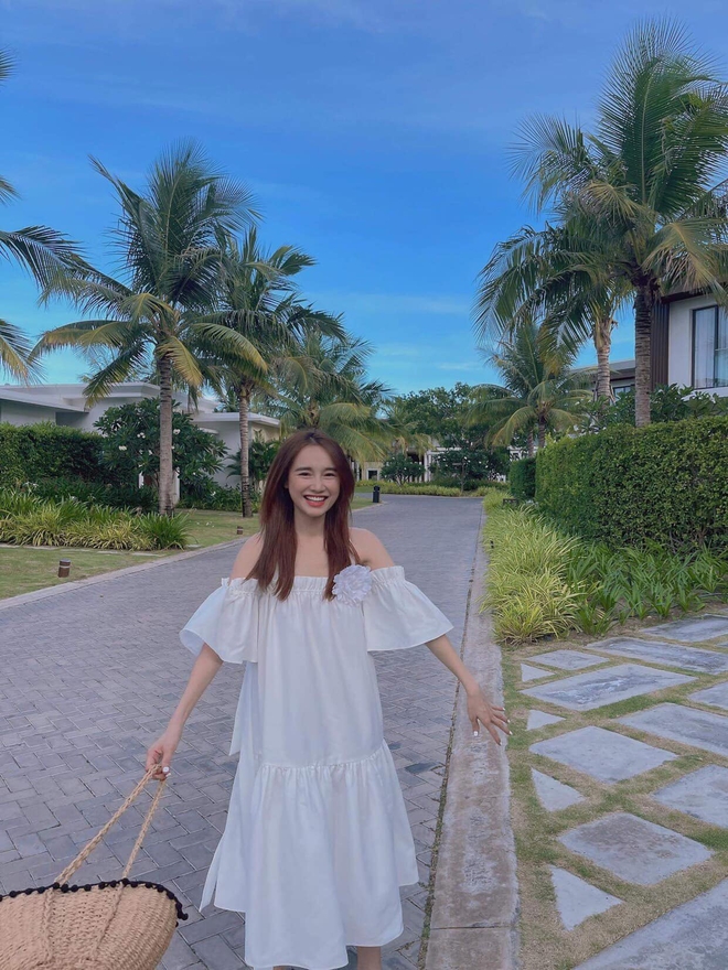 Nhã Phương khoe nhan sắc rạng rỡ trong ngày đầu đón tuổi 31, vẫn bị nhắc nhở vì cánh tay gầy rộc, khẳng khiu - Ảnh 3.