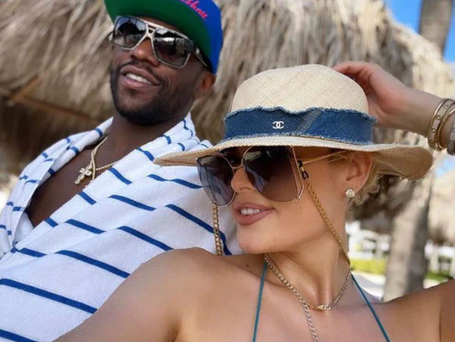 Floyd Mayweather tặng m&oacute;n qu&agrave; sặc m&ugrave;i tiền để lấy l&ograve;ng bạn g&aacute;i sau khi y&ecirc;u cầu c&ocirc; n&agrave;ng ngừng sống chung để tập trung cho sự nghiệp - Ảnh 2.