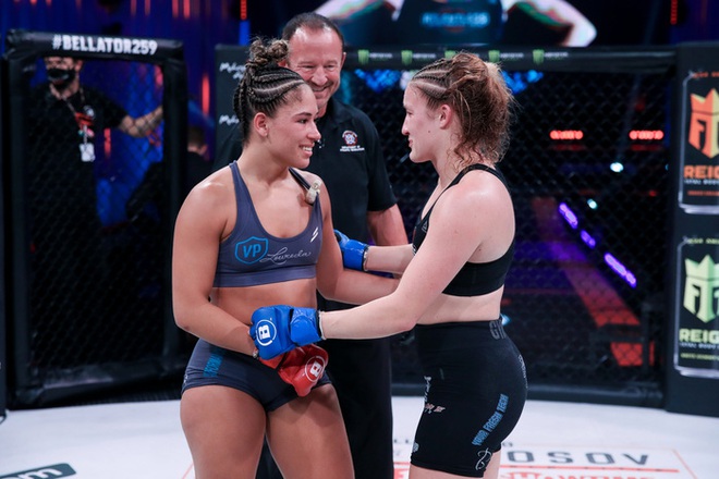 Hoa hậu l&agrave;ng MMA su&yacute;t bị bẻ g&atilde;y tay trong ng&agrave;y phải nhận thất bại chuy&ecirc;n nghiệp đầu ti&ecirc;n - Ảnh 3.