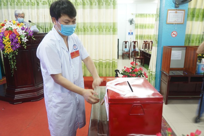 Hình ảnh bầu cử đặc biệt trong Bệnh viện dã chiến tại Bắc Ninh - Ảnh 3.