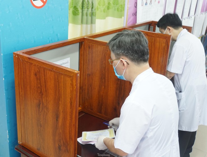 Hình ảnh bầu cử đặc biệt trong Bệnh viện dã chiến tại Bắc Ninh - Ảnh 6.