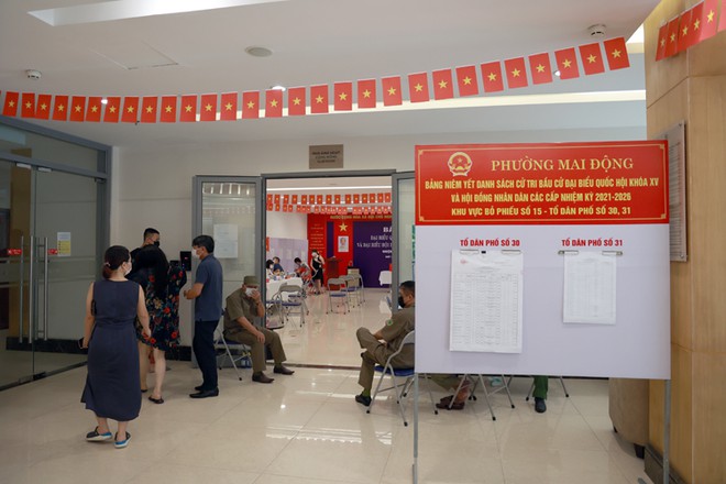 Cử tri khu vực c&aacute;ch ly Park 9 v&agrave; Park 11 Times City bỏ phiếu tại nh&agrave; - Ảnh 9.