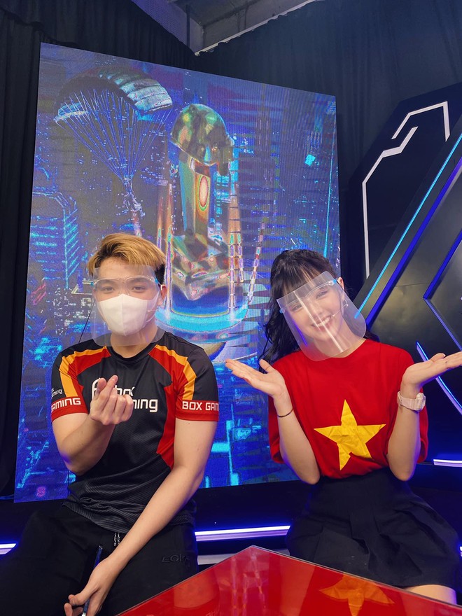 Diện chiếc áo đặc biệt lên sóng, nữ MC Thảo Trang khiến cộng đồng game ngất ngây, mê như điếu đổ! - Ảnh 2.