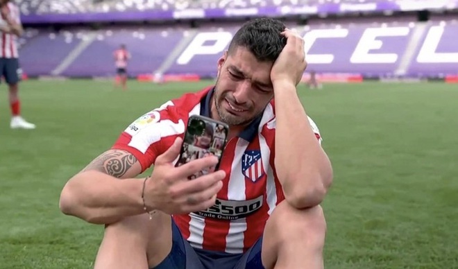 Ghi bàn đưa Atletico lên ngôi vô địch, Suarez bật khóc khi gọi điện cho vợ con - Ảnh 5.