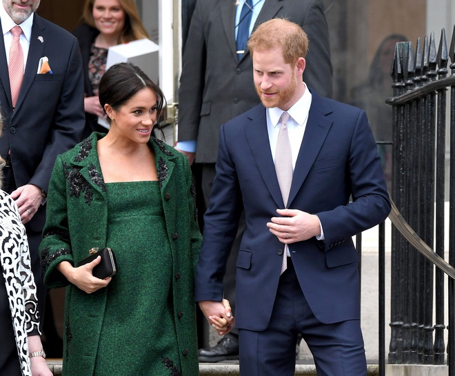 Hoàng tử Harry chia sẻ gây sốc về cái chết của Công nương Diana, hé lộ lý do Meghan Markle suýt tự tử - Ảnh 4.