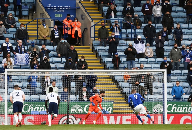 Leicester hụt vé dự Champions League sau sai lầm không thể tha thứ của thủ môn đội trưởng - Ảnh 5.