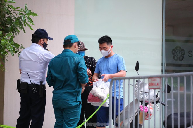 Th&ecirc;m một chung cư ở quận Thanh Xu&acirc;n bị phong tỏa v&igrave; c&oacute; ca mắc COVID-19 - Ảnh 9.