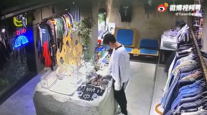 Biến căng: Học tr&ograve; nổi tiếng của Lisa bị bắt quả tang ăn cắp vặt tại shop quần &aacute;o, video bằng chứng lan tr&agrave;n khắp MXH - Ảnh 2.