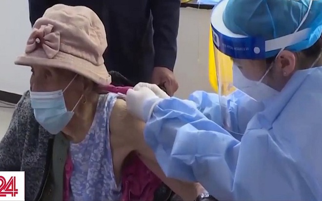 Trung Quốc trở th&agrave;nh nước ti&ecirc;m nhiều vaccine COVID-19 nhất - Ảnh 1.