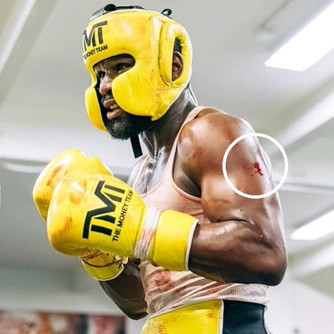 Độc c&ocirc; cầu bại Floyd Mayweather bị tố chỉnh sửa ảnh cho th&ecirc;m ngầu để dọa Logan Paul trước thềm trận đại chiến - Ảnh 1.