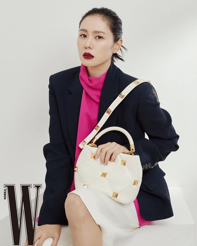 Son Ye Jin đổ bộ tạp ch&iacute; với diện mạo lột x&aacute;c qu&aacute; kh&aacute;c lạ: Son đậm dừ ch&aacute;t nhưng sao visual vẫn đỉnh bất chấp thế chị đẹp? - Ảnh 2.
