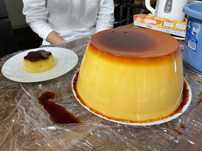 Chiếc bánh flan đang khiến dân mạng “điên cuồng”, ai cũng tấm tắc: Ăn cỡ này mới đã nè! - Ảnh 1.