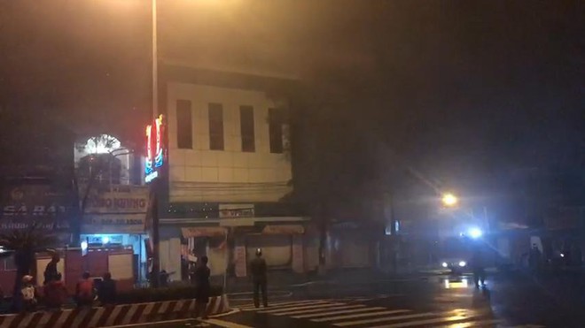 Cháy lớn tại chi nhánh một Ngân hàng ở Kiên Giang - Ảnh 1.