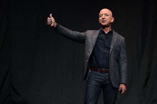 Tỷ phú Jeff Bezos chính thức thông báo từ chức CEO Amazon - Ảnh 1.