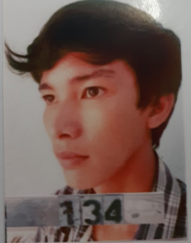 Truy n&atilde; kẻ hiếp d&acirc;m phụ nữ c&ugrave;ng x&oacute;m sau khi h&iacute;t keo con voi - Ảnh 1.