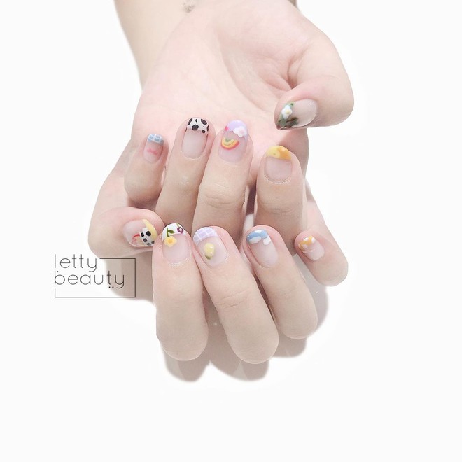 9 mẫu nail mùa hè xinh nhất ở các tiệm lúc này, các nàng chắc chắn chấm được bộ ưng ý - Ảnh 9. 9 mẫu nail mùa hè xinh nhất ở các tiệm lúc này, các nàng chắc chắn chấm được bộ ưng ý - Ảnh 9.