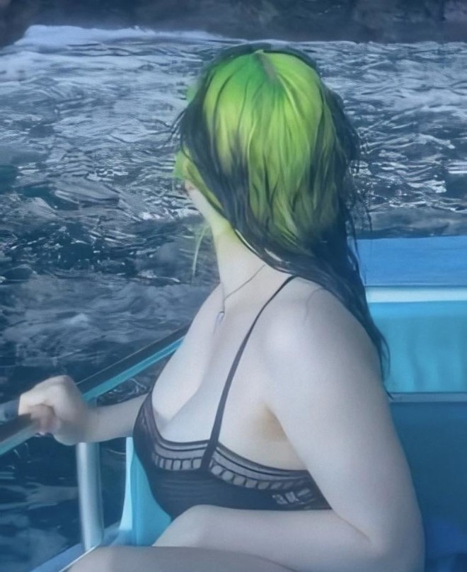 Hành trình Billie Eilish lột xác: Đóng thùng không hở 1cm vì bị lạm dụng tình dục và màn bung xoã sexy khiến thế giới nghẹt thở - Ảnh 13. Hành trình Billie Eilish lột xác: Đóng thùng không hở 1cm vì bị lạm dụng tình dục và màn bung xoã sexy khiến thế giới nghẹt thở - Ảnh 13.