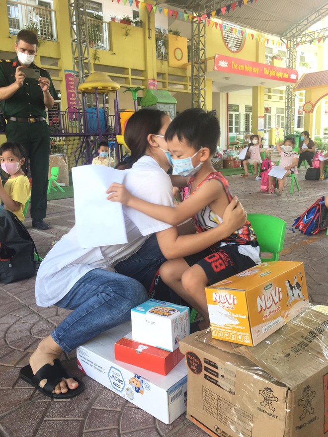 Cô giáo mầm non ở Bắc Giang tình nguyện đi cách ly cùng học sinh: Nửa đêm tỉnh giấc, các con ôm cô sụt sùi "Cô ơi, mẹ của con đâu?" - Ảnh 8.
