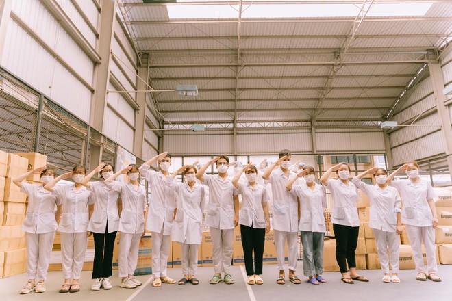 Nam sinh 20 tuổi ngất xỉu khi lấy mẫu xét nghiệm trong thời tiết 40 độ ở Bắc Giang: Mình ngồi xuống định nghỉ một lúc thì sau đó không biết gì nữa... - Ảnh 2. Nam sinh 20 tuổi ngất xỉu khi lấy mẫu xét nghiệm trong thời tiết 40 độ ở Bắc Giang: Mình ngồi xuống định nghỉ một lúc thì sau đó không biết gì nữa... - Ảnh 2.