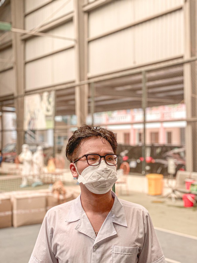 Nam sinh 20 tuổi ngất xỉu khi lấy mẫu xét nghiệm trong thời tiết 40 độ ở Bắc Giang: Mình ngồi xuống định nghỉ một lúc thì sau đó không biết gì nữa... - Ảnh 4. Nam sinh 20 tuổi ngất xỉu khi lấy mẫu xét nghiệm trong thời tiết 40 độ ở Bắc Giang: Mình ngồi xuống định nghỉ một lúc thì sau đó không biết gì nữa... - Ảnh 4.