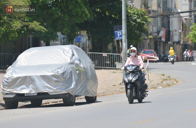 Nắng nóng đỉnh điểm từ đầu hè lên đến 40 độ C tại Hà Nội: Nhựa đường tan chảy, người dân dùng nước tưới đường giữa trưa - Ảnh 6.