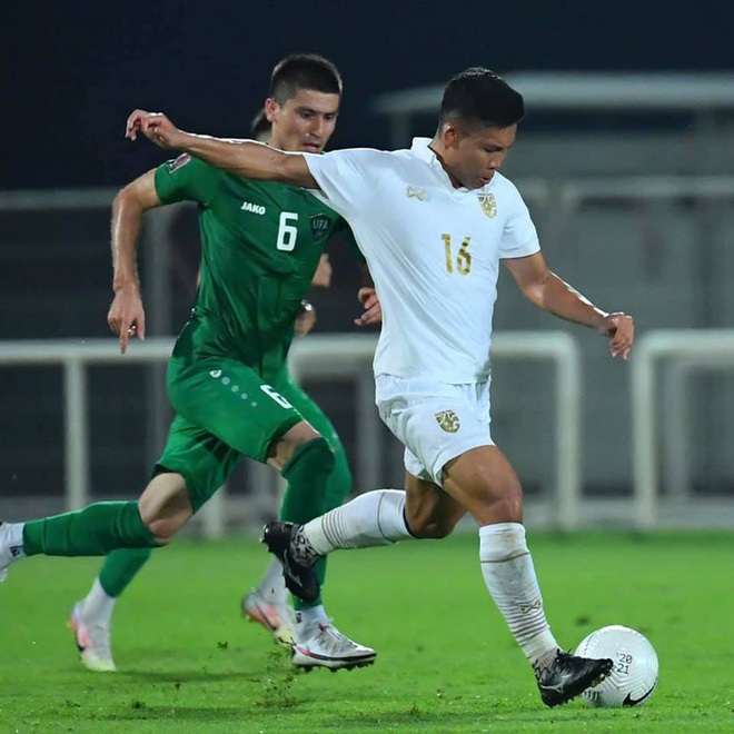 Thua đậm Uzbekistan, Thái Lan giấu bài trước vòng loại World Cup 2022? - Ảnh 2.