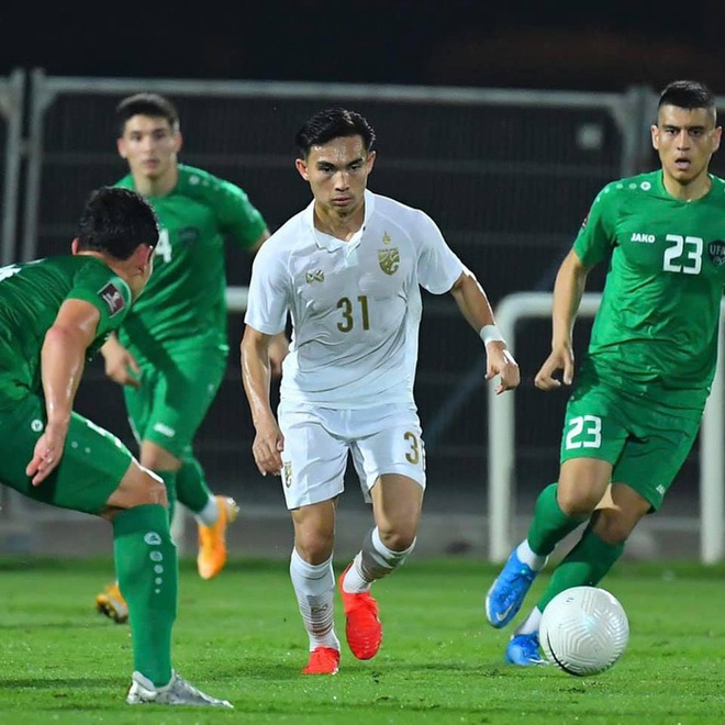 Thua đậm Uzbekistan, Thái Lan giấu bài trước vòng loại World Cup 2022? - Ảnh 3.