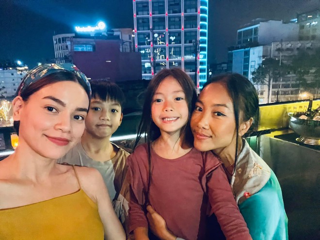 Màn tụ họp gây sốt của 2 nhóc tỳ hot nhà Đoan Trang và Hà Hồ, Subeo thành tâm điểm vì biểu cảm cực lầy - Ảnh 5.