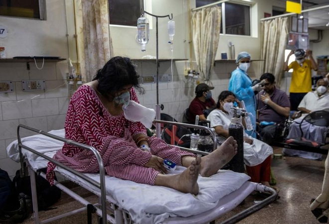Ấn Độ huy động bác sĩ, y tá thực tập tham gia chống dịch Covid-19 - Ảnh 1.