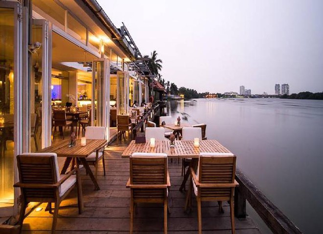Bị tố gây khó dễ và phân biệt đối xử với khách Việt, nhà hàng ven sông nổi tiếng Sài Gòn nói gì? - Ảnh 3. Bị tố gây khó dễ và phân biệt đối xử với khách Việt, nhà hàng ven sông nổi tiếng Sài Gòn nói gì? - Ảnh 3.