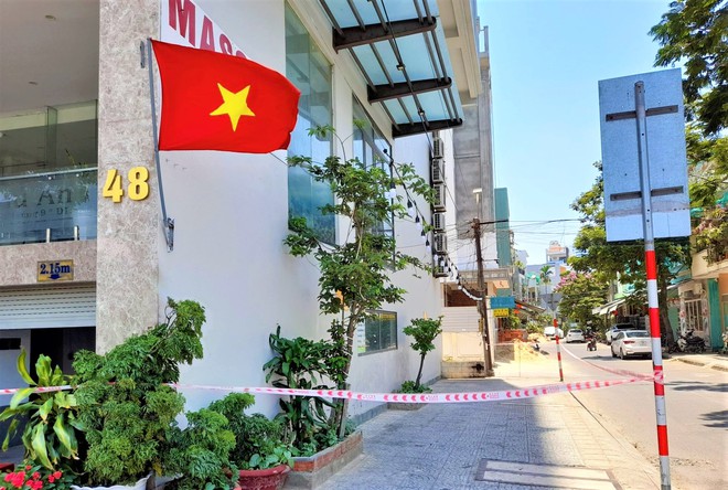 Nữ nhân viên massage dương tính với SARS-CoV-2 từng đi qua Hậu Giang, Cần Thơ và nhiều lần bắt Grab ra chợ, công viên - Ảnh 4. Nữ nhân viên massage dương tính với SARS-CoV-2 từng đi qua Hậu Giang, Cần Thơ và nhiều lần bắt Grab ra chợ, công viên - Ảnh 4.