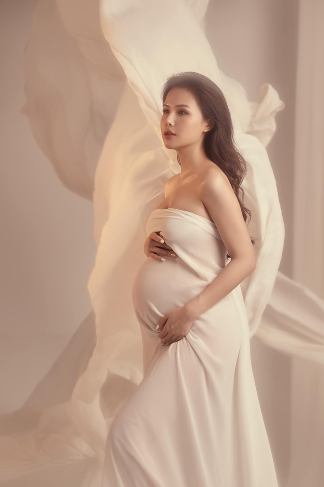 Phanh Lee khoe rõ bụng bầu ở tháng thứ 7, sắc vóc phu nhân TGĐ tập đoàn nghìn tỷ có còn “đỉnh của chóp” khi tăng 10kg? - Ảnh 4. Phanh Lee khoe rõ bụng bầu ở tháng thứ 7, sắc vóc phu nhân TGĐ tập đoàn nghìn tỷ có còn “đỉnh của chóp” khi tăng 10kg? - Ảnh 4.