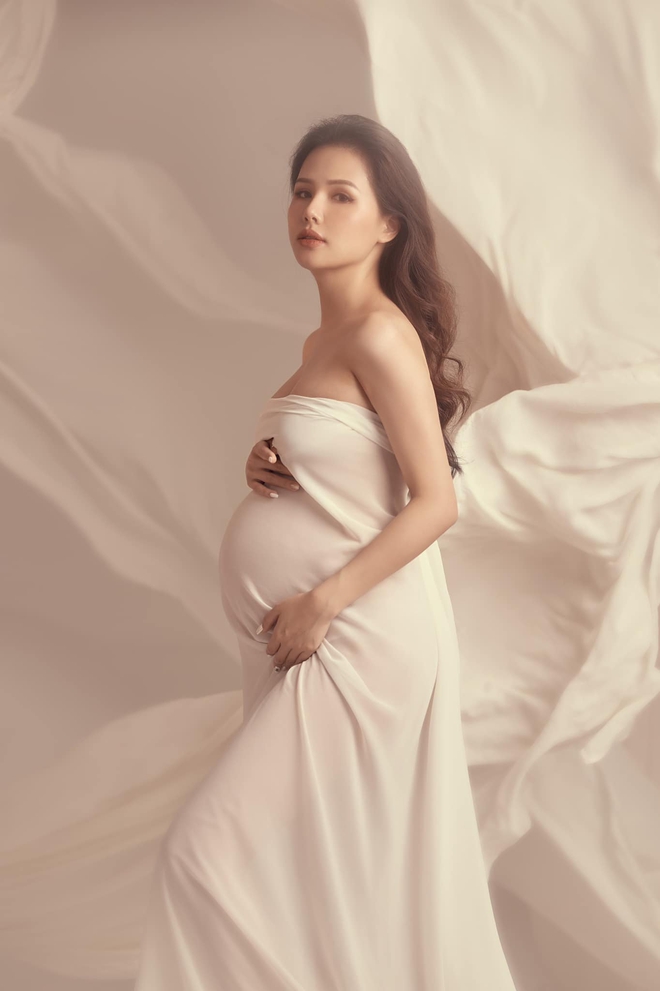 Phanh Lee khoe rõ bụng bầu ở tháng thứ 7, sắc vóc phu nhân TGĐ tập đoàn nghìn tỷ có còn “đỉnh của chóp” khi tăng 10kg? - Ảnh 5. Phanh Lee khoe rõ bụng bầu ở tháng thứ 7, sắc vóc phu nhân TGĐ tập đoàn nghìn tỷ có còn “đỉnh của chóp” khi tăng 10kg? - Ảnh 5.