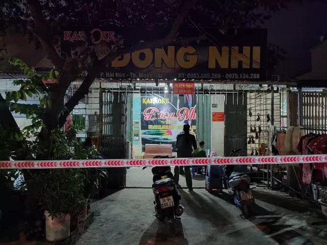 Buộc 8 d&acirc;n chơi đi c&aacute;ch ly tập trung phải trả ph&iacute;, thu hồi giấy ph&eacute;p qu&aacute;n karaoke - Ảnh 1.