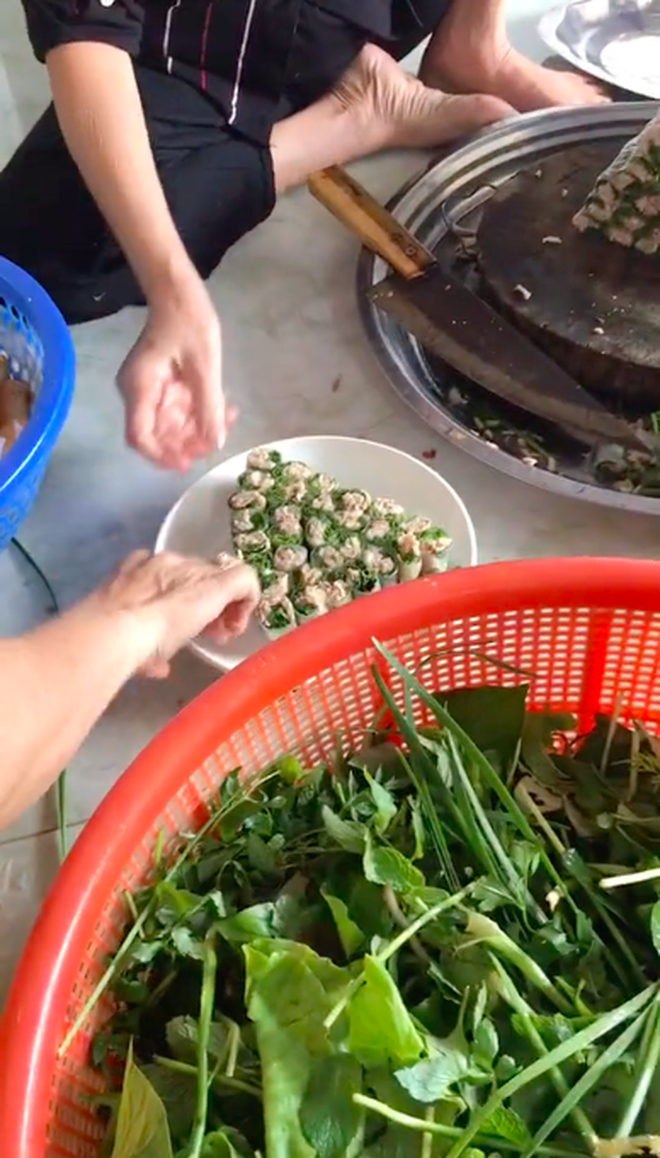 Một món ăn mà hầu như đám tiệc nào ở miền Tây cũng phải có, ngon tới mức dân mạng xem clip ai cũng thòm thèm - Ảnh 2.
