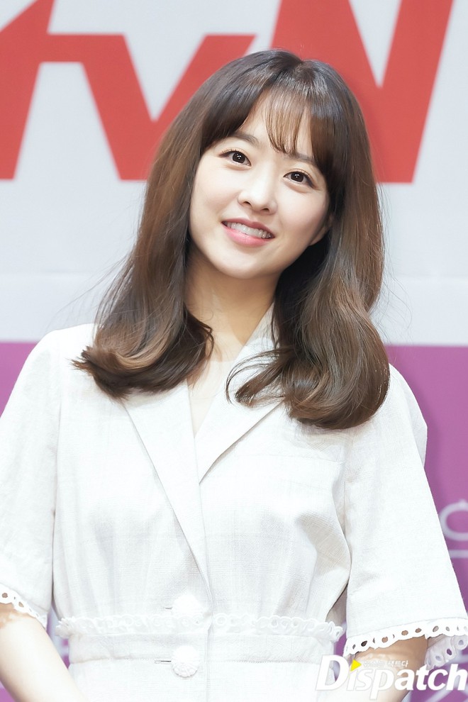 Park Bo Young như mà cà rồng trẻ mãi không già, biến thành tí hon lọt thỏm giữa tài tử Reply 1997, nữ phụ 1m74 và dàn nam thần - Ảnh 2.