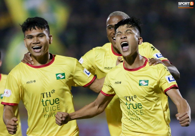 Phan Văn Đức cùng các đồng đội trở thành F2, trận đấu với Hà Nội FC nguy cơ hoãn - Ảnh 1.
