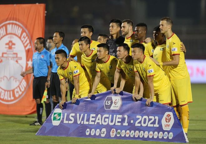 Vòng 13 V.League 2021 chính thức hoãn - Ảnh 1.