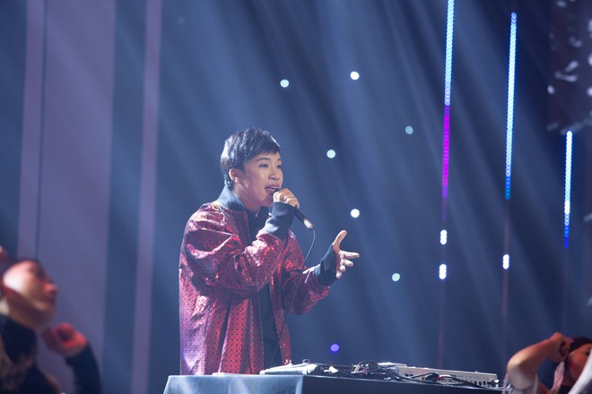 Chỉ c&ograve;n 1 th&iacute; sinh ở Trời Sinh Một Cặp, Uy&ecirc;n Linh kh&oacute; t&iacute;nh sửa từng c&acirc;u từng chữ cho học tr&ograve; - Ảnh 3.