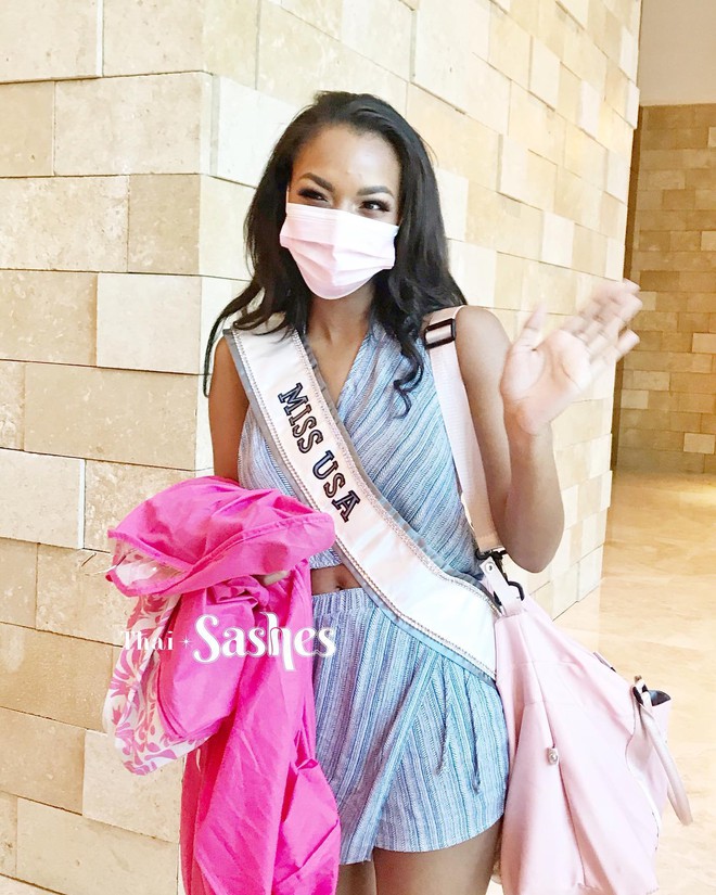 Netizen thất vọng vì chủ nhà Mỹ tại Miss Universe đi dép bệt lộ diện kém đầu tư, Khánh Vân cùng dàn đối thủ chào sân” cực căng! - Ảnh 4.