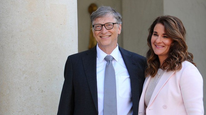Có 1 vị chủ tịch đế chế giải trí quyền lực nhất xứ Hàn cũng rửa bát phụ vợ như Bill Gates, nhưng sau 11 năm cái kết khác hẳn - Ảnh 2.