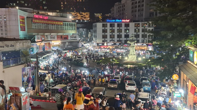 Dịch Covid-19 ngày 8/5: Vĩnh Phúc thêm 11 ca nghi mắc; 70 người ở TP.HCM thuộc diện nguy cơ cao - Ảnh 1.