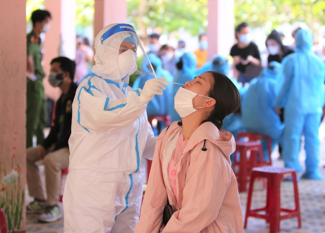 Thêm 14 ca dương tính SARS-CoV-2 ở Đà Nẵng: 12 người là nhân viên thẩm mỹ viện, 1 quản lý bar New Phương Đông và 1 giáo viên mầm non - Ảnh 3. Thêm 14 ca dương tính SARS-CoV-2 ở Đà Nẵng: 12 người là nhân viên thẩm mỹ viện, 1 quản lý bar New Phương Đông và 1 giáo viên mầm non - Ảnh 3.