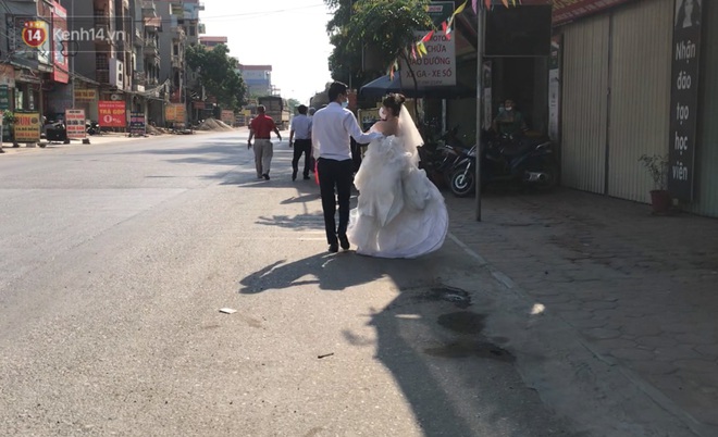 Đúng "phút 89", chú rể Bắc Ninh đành ngậm ngùi cùng cô dâu trở về nhà gái ở Hà Nội do nhà trai trong khu vực bị cách ly - Ảnh 7.