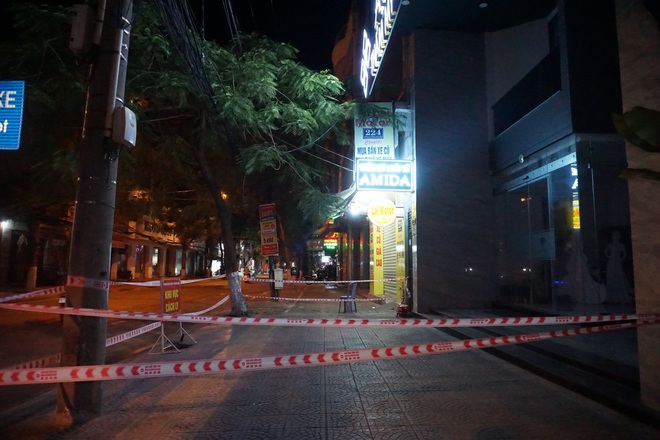 Thêm 14 ca dương tính SARS-CoV-2 ở Đà Nẵng: 12 người là nhân viên thẩm mỹ viện, 1 quản lý bar New Phương Đông và 1 giáo viên mầm non - Ảnh 2. Thêm 14 ca dương tính SARS-CoV-2 ở Đà Nẵng: 12 người là nhân viên thẩm mỹ viện, 1 quản lý bar New Phương Đông và 1 giáo viên mầm non - Ảnh 2.