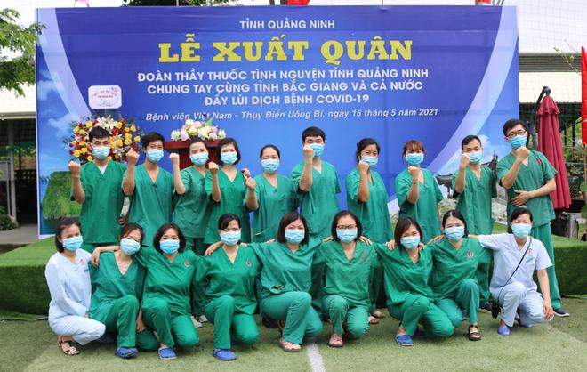 Trăng mật trong t&acirc;m dịch của vợ chồng b&aacute;c sĩ trẻ ở Quảng Ninh - Ảnh 7.