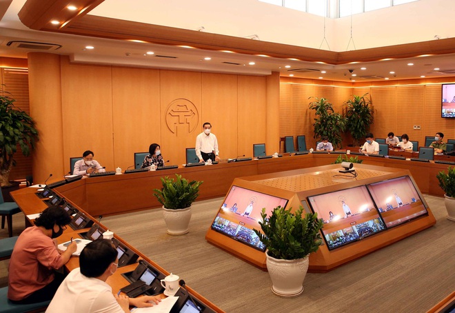 Hà Nội chuẩn bị lộ trình có thể nới lỏng một số hoạt động - Ảnh 1. Hà Nội chuẩn bị lộ trình có thể nới lỏng một số hoạt động - Ảnh 1.