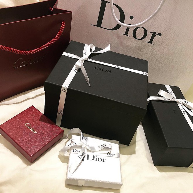 Choáng với BST hàng hiệu siêu khủng của rich kid 2k lái Ferrari đi học: Hermes, Dior, Chanel... đủ cả! - Ảnh 9.