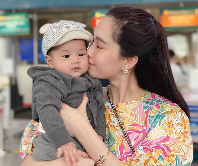 Đặng Thu Thảo v&agrave; chồng xả ảnh gia đ&igrave;nh cực ngọt nh&acirc;n ng&agrave;y sinh nhật, h&eacute; lộ lu&ocirc;n chuyện sinh th&ecirc;m nh&oacute;c tỳ? - Ảnh 6.