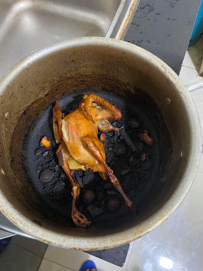 Quý hoá lắm mới được chồng tẩm bổ khi ốm, cô vợ lại ngất xỉu lúc nhìn thấy hình dáng món chim bồ câu chồng làm - Ảnh 1. Quý hoá lắm mới được chồng tẩm bổ khi ốm, cô vợ lại ngất xỉu lúc nhìn thấy hình dáng món chim bồ câu chồng làm - Ảnh 1.